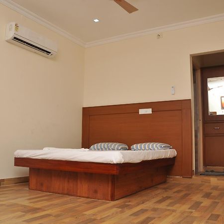 Altis Lodge Erode Exterior photo