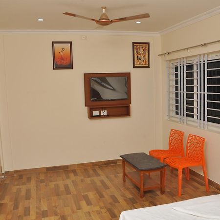 Altis Lodge Erode Exterior photo