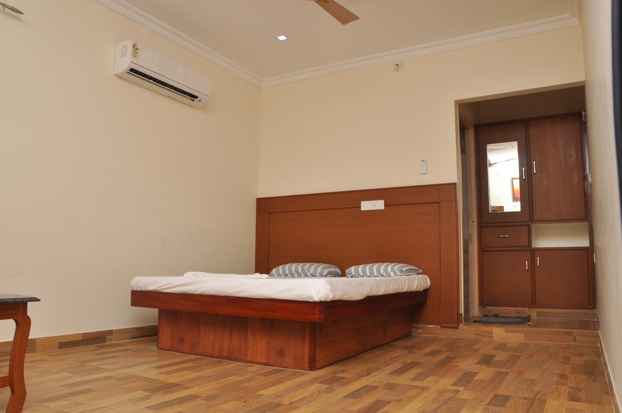 Altis Lodge Erode Exterior photo